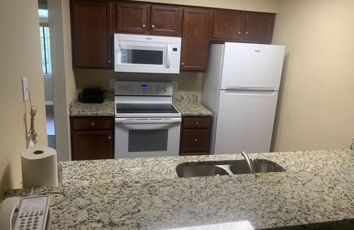 Berkeley House | Family sized resort townhouse sleeps 12. Great amenities. Near attractions.