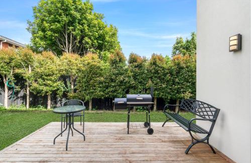 Milford Villa | Family Spacious Takapuna Home Parking Netflix