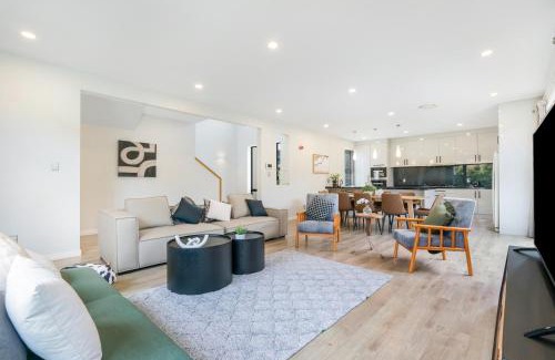 Milford Villa | Family Spacious Takapuna Home Parking Netflix