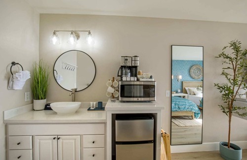 Shelter Cove House | Family Suite | Jacuzzi | Double Queen | Rm 6