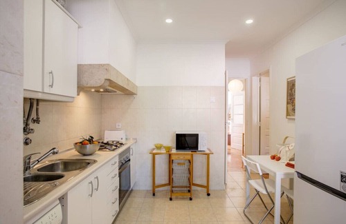 Sao Joao de Deus Apartment | Family Tailor Made Flat in Areeiro