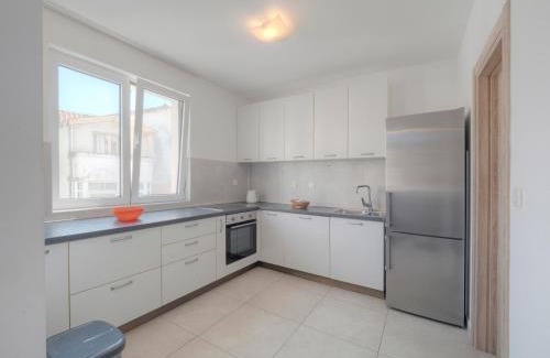 Maini Apartment | Family Three bedroom Apartment Brando