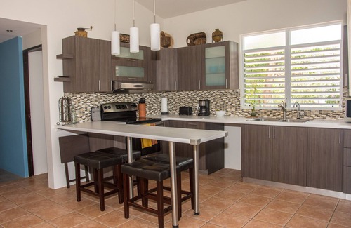 Esperanza House | Family time, 5 minute walk from main walkway to restaurants and beach!
