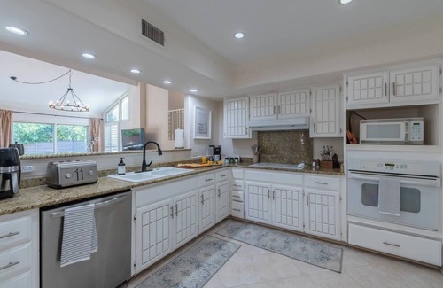 Vance Jackson House | Family time! Pool & Gameroom