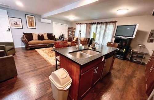 Northbrook Apartment | Family union get together