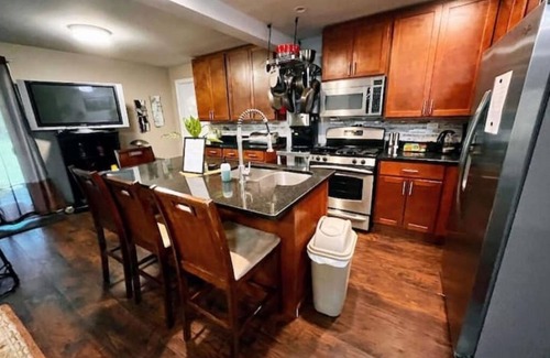 Northbrook Apartment | Family union get together