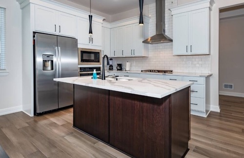 West Bloomfield Condo | Family-sized luxury home in the heart of West Bloomfield