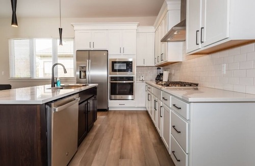 West Bloomfield Condo | Family-sized luxury home in the heart of West Bloomfield