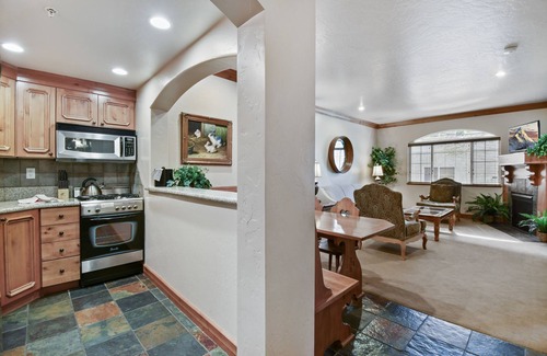 Midway Villa | Family Vacation~Heated In/Out Pool, Tubing & Ice Skating Villa 1076