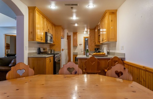 Midway House | Family Vacation~heated In/out Pool, Tubing & Ice Skating 719 3 Bedroom Townhouse by RedAwning