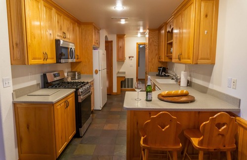 Midway House | Family Vacation~heated In/out Pool, Tubing & Ice Skating 719 3 Bedroom Townhouse by RedAwning