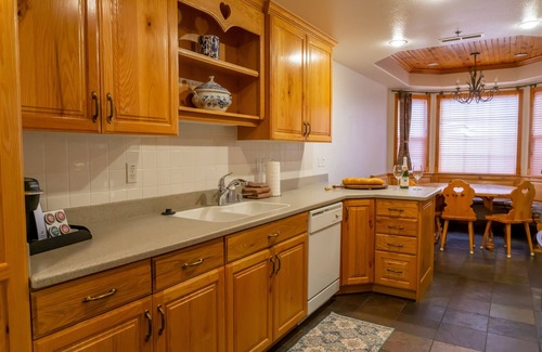 Midway House | Family Vacation~heated In/out Pool, Tubing & Ice Skating 719 3 Bedroom Townhouse by RedAwning