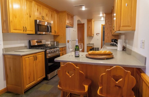 Tuoketuo County House | Family Vacation~Heated In/Out Pool, Tubing & Ice Skating 719