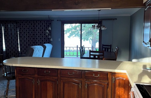 Warroad House | Family vacation or a crafting weekend in this quiet family home with lake views.