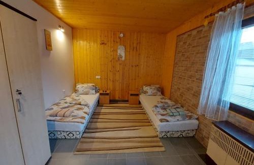 Turkeve Apartment | Family vendégház