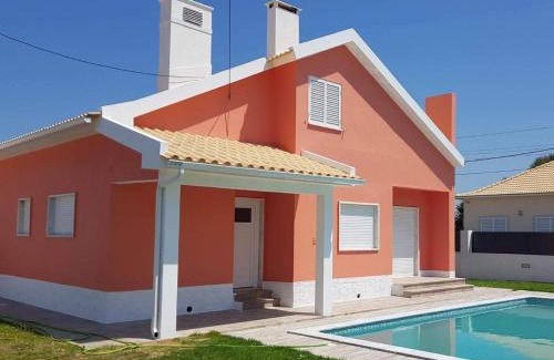 Charneca de Caparica e Sobreda House | Family Villa Pool & Beach
