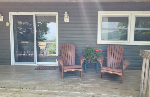 Algonquin Highlands Cottage | Family waterfront cottage with shallow, sandy entry - drive in, road access.