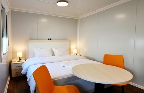 Doha Bed & Breakfast | Fan Village Cabins Free Zone