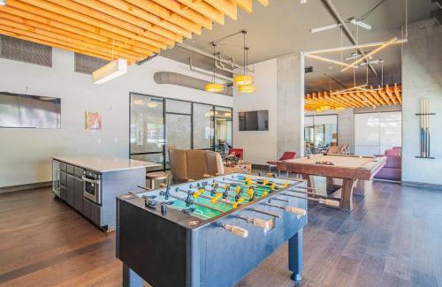 Evans Churchill Apartment | Fancy 1BD - DT PHX - Parkin, Gym, Pool - Sleeps 6