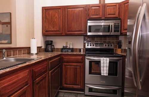 French Quarter Hotel | Fancy and Unique 2-Bedroom Stay – Classic New Orleans Charm