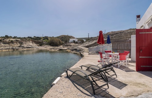 Milos Apartment | Fani Dream Suite 3nWaterfront luxurious Newly renovated Boat House max 5 persons