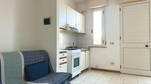 Torrette Apartment | Fano, trilocale con portico a 30mt dal mare - F001