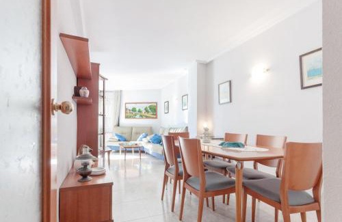 Pineda de Mar Apartment | Fantástico apartamento en la playa. A/A y vistas