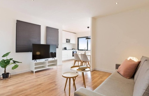L'Hospitalet de Llobregat Apartment | FANTASTICOS APTOS. BARCELONA/Hospitalet de LLobregat, 6/8 pers/apto.