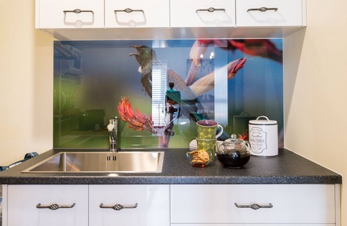 Welcome Bay Apartment | Fantail Nest - Luxurious New Guest Suite