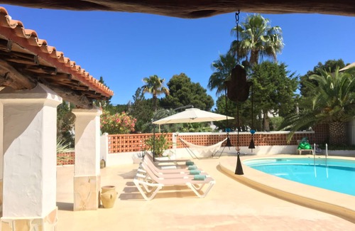San Antonio Bay Villa | Fantastic Villa 300m from Beach, Private Pool, BBQ Area, Garden Great location
