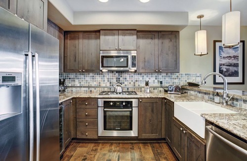 Peak 8 Condo | Fantastic 2 bedroom Summer and Ski In/Ski Out Condo. Summer unit with rare A/C