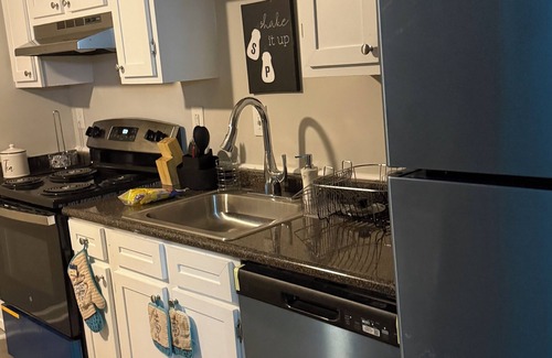 Glen Iris Apartment | Fantastic 2-bedroom apartment with AC in vibrant Birmingham