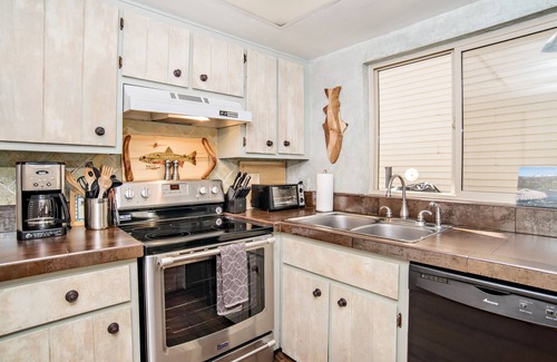 Carbondale Condo | Fantastic 2 Bedroom Condo On Golf Course, Includes 2 Fishing Badges! Near Skiing