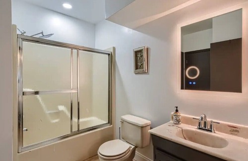 Granite House | Fantastic 2B1B with Office