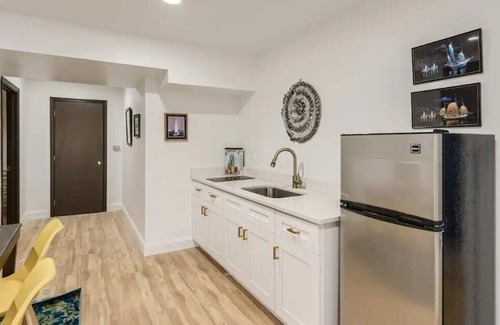Granite House | Fantastic 2B1B with Office