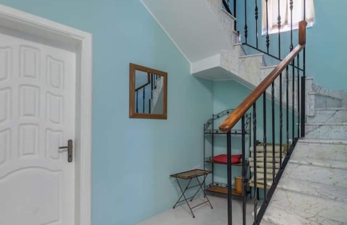 Tower Road Apartment | Fantastic 3 Bedroom Duplex Penthouse with Terrace