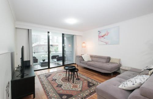 Pyrmont Apartment | Fantastic 3BR Apt with Parking & Darling Harbour - 10 mins walk
