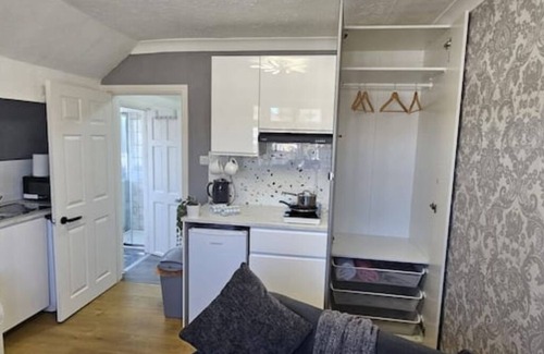 South Hornchurch Apartment | Fantastic 4 Apartments (Studio Flat)