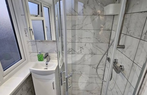 South Hornchurch Apartment | Fantastic 4 Apartments (Studio Flat)