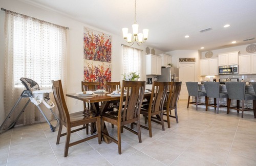 Loughman House | Fantastic 6 Bedroom Near Disney | Solterra Resort