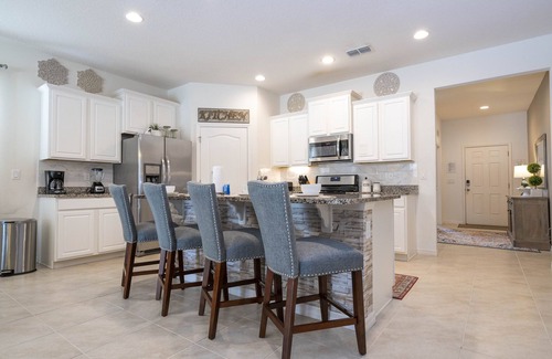 Loughman House | Fantastic 6 Bedroom Near Disney | Solterra Resort