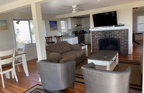 Devon House | FANTASTIC BEACHFRONT HOUSE- BEAUTIFUL VIEW AND BEACH, COME ENJOY !
