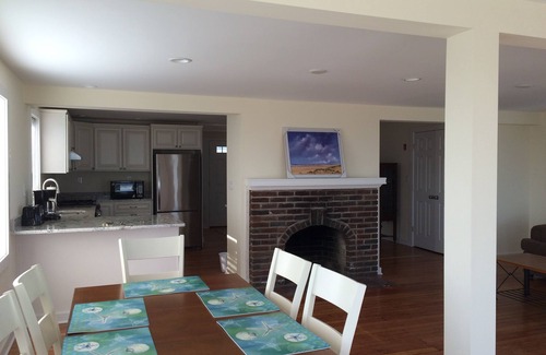 Devon House | FANTASTIC BEACHFRONT HOUSE- BEAUTIFUL VIEW AND BEACH, COME ENJOY !