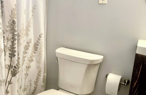 Rockville House | Fantastic Bedroom in Rockville, NIH/NCI/NIAID - 25 min Washington DC