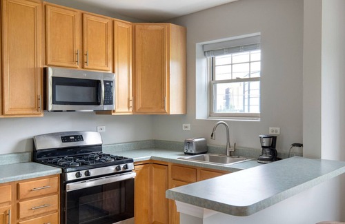Evanston Apartment | Fantastic Evanston 1BR w/Courtyard, nr Northwestern Beach, by Blueground
