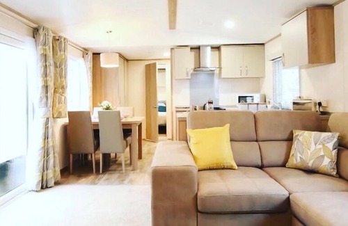 Colchester Apartment | Fantastic Family 3-bed Static Caravan Cooper bea
