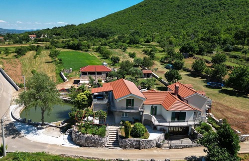 Dicmo House | Fantastic holiday home with pool in the hinterland of Split, situated on a large plot.