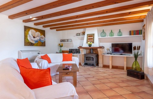 Buger Villa | Fantastic Holiday Home “Can Julia” with Mountain View
