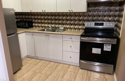 Meadowvale Village House | Fantastic Location - All amenities near by - 2 bed/1bath - fridge, full kitchen