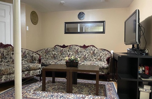 Meadowvale Village House | Fantastic Location - All amenities near by - 2 bed/1bath - fridge, full kitchen